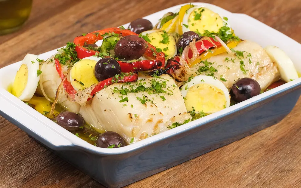 Bacalhau ao forno com pimentões e batatas 
